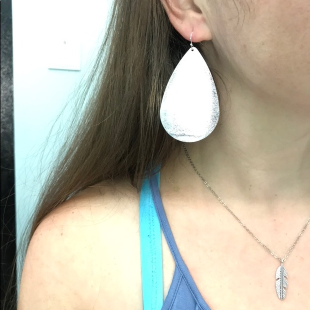 NEW๐๐BIG BOLD SHIMMER TEAR DROPS ๐๐LOVE SILVER - Picture 2 of 5
